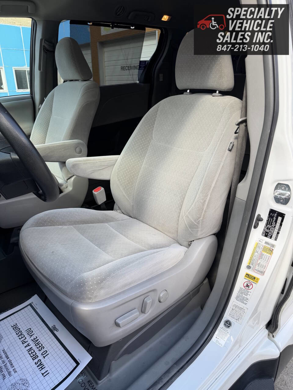 Used 2017 Toyota Sienna LE image 29