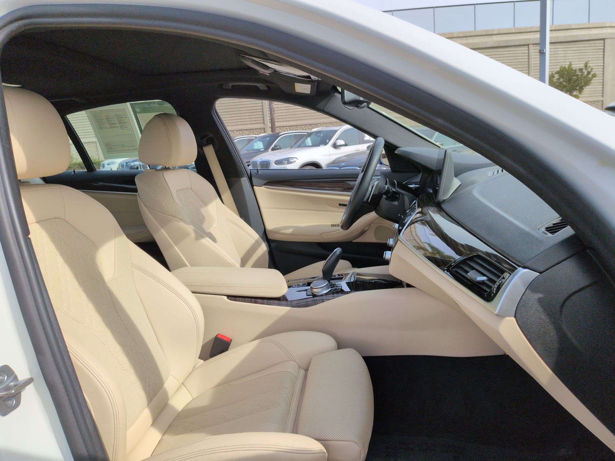 Certified 2022 BMW 540i image 33