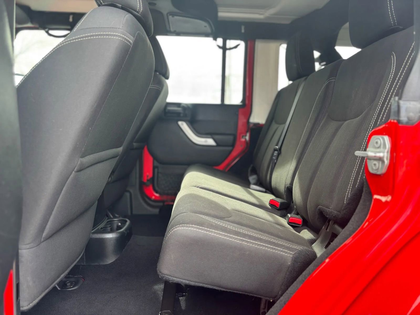 Used 2017 Jeep Wrangler Unlimited Sahara w/ Connectivity Group image 15