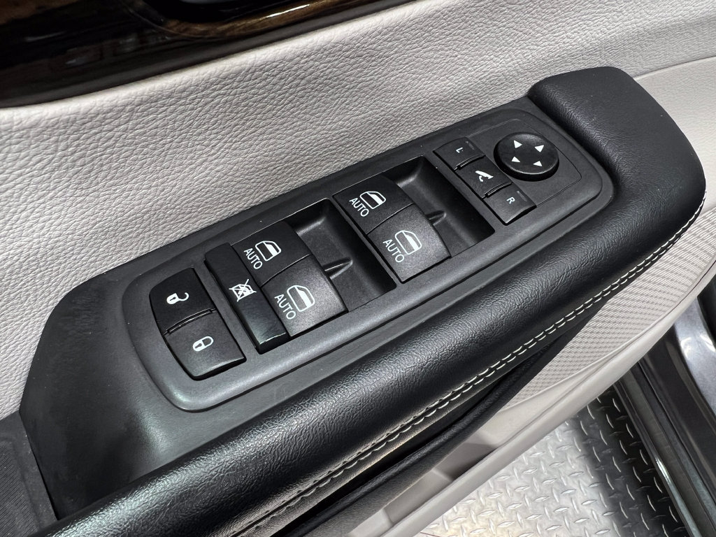 Used 2021 Chrysler Pacifica Limited FWD image 17