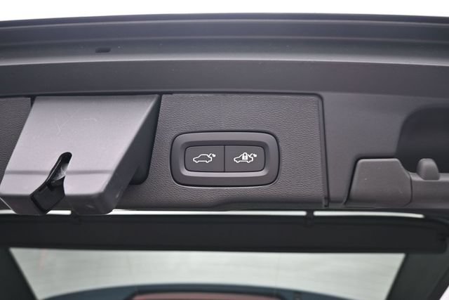 New 2026 Volvo XC60 B5 Plus w/ Protection Package Premier AWD/4WD image 31