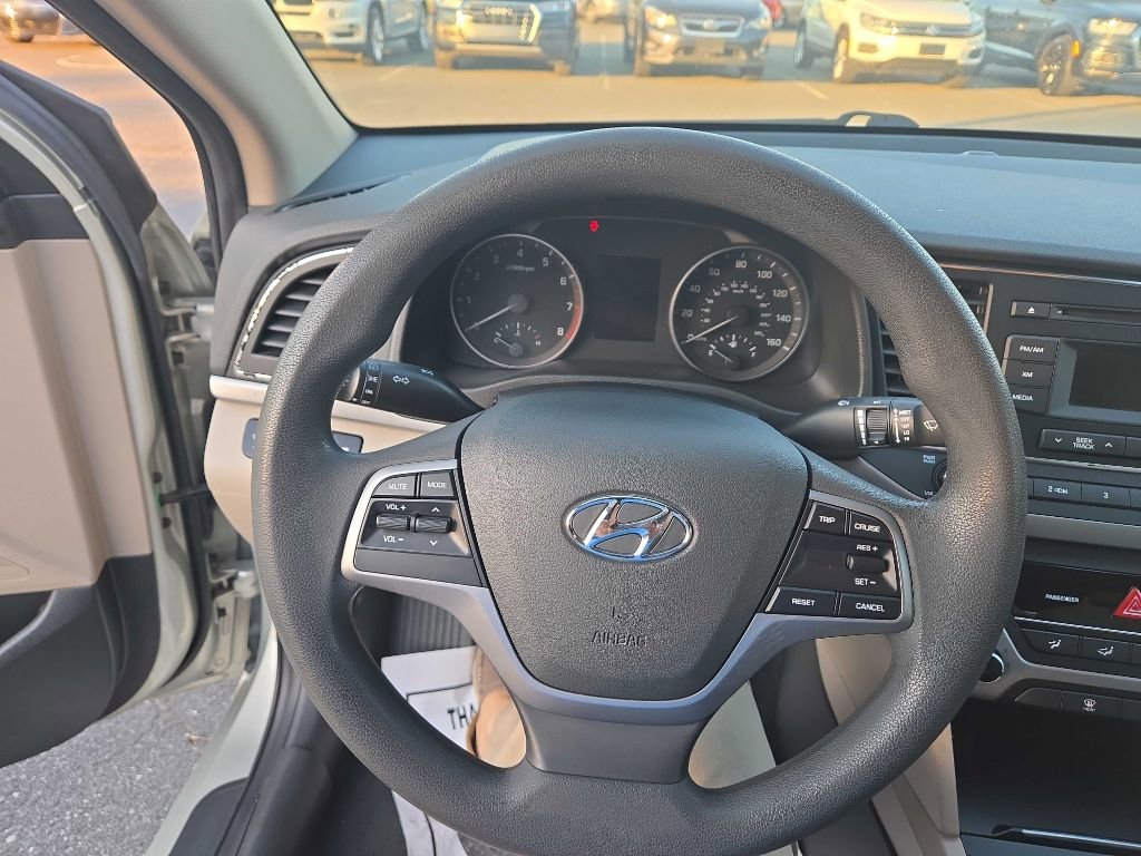 Used 2017 Hyundai Elantra SE image 15