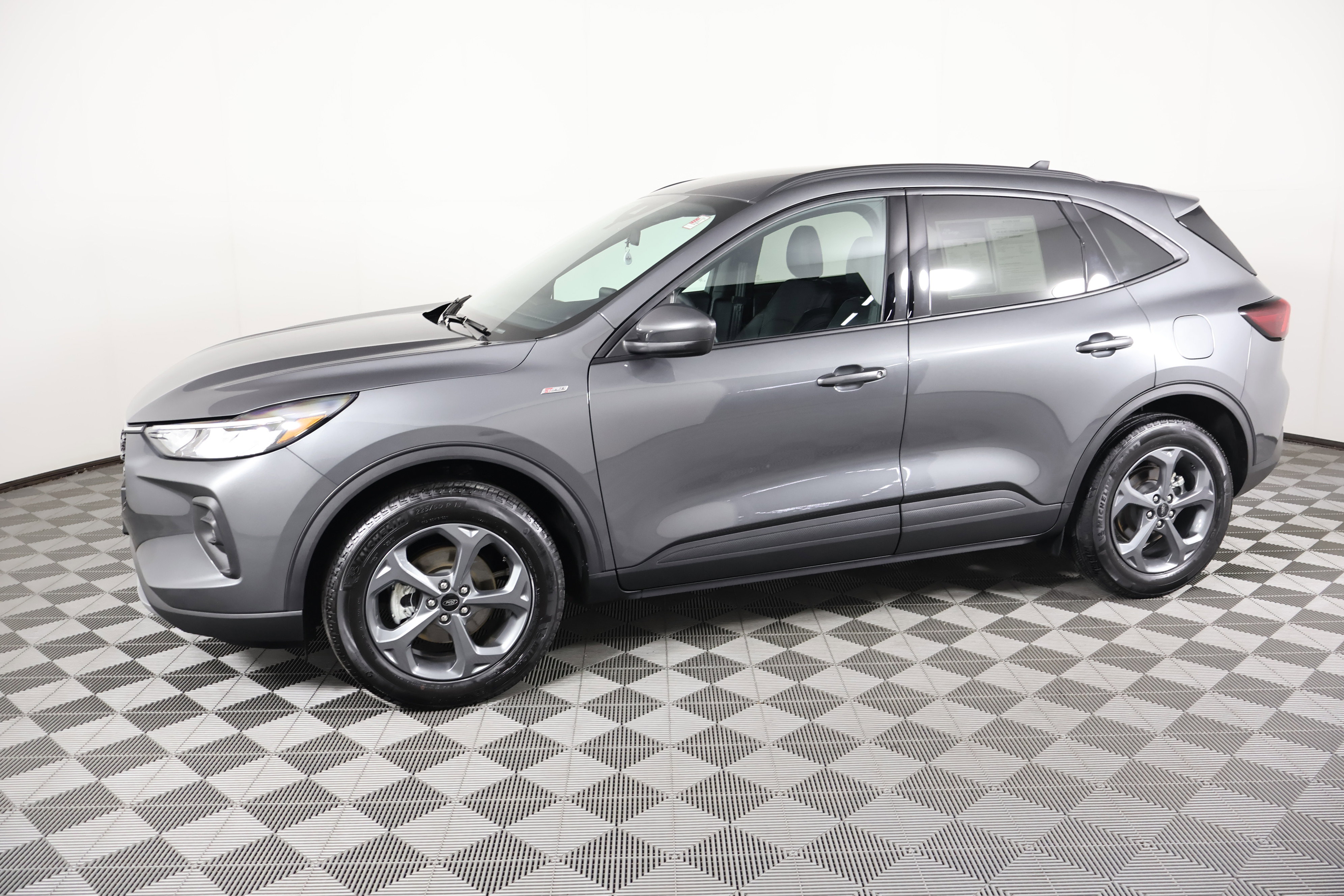 Used 2025 Ford Escape ST-Line Select image 9