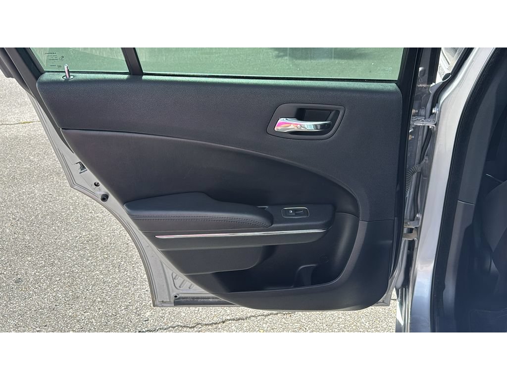 Used 2013 Dodge Charger SE RWD image 12