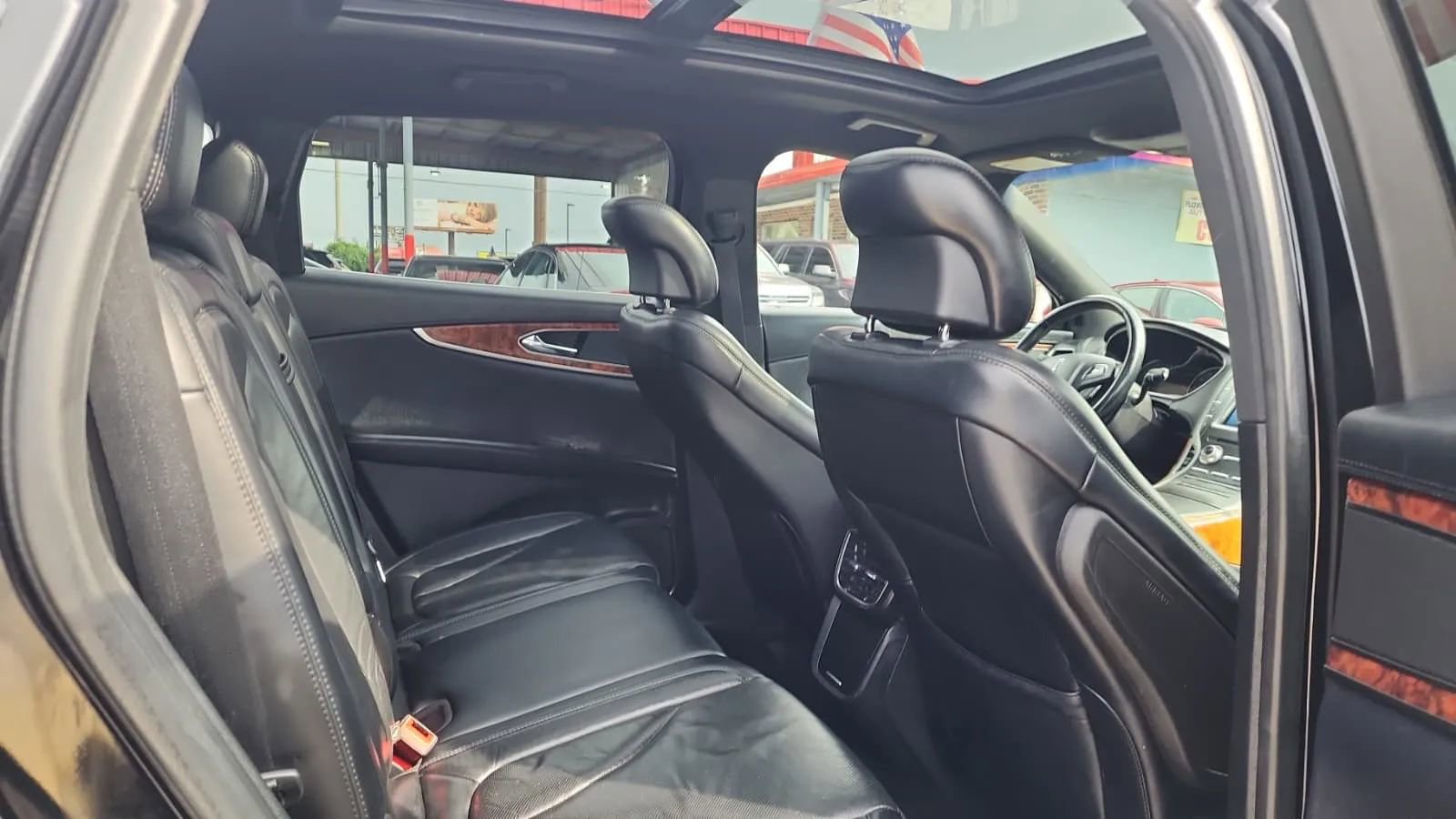 Used 2018 Lincoln MKX Reserve image 12