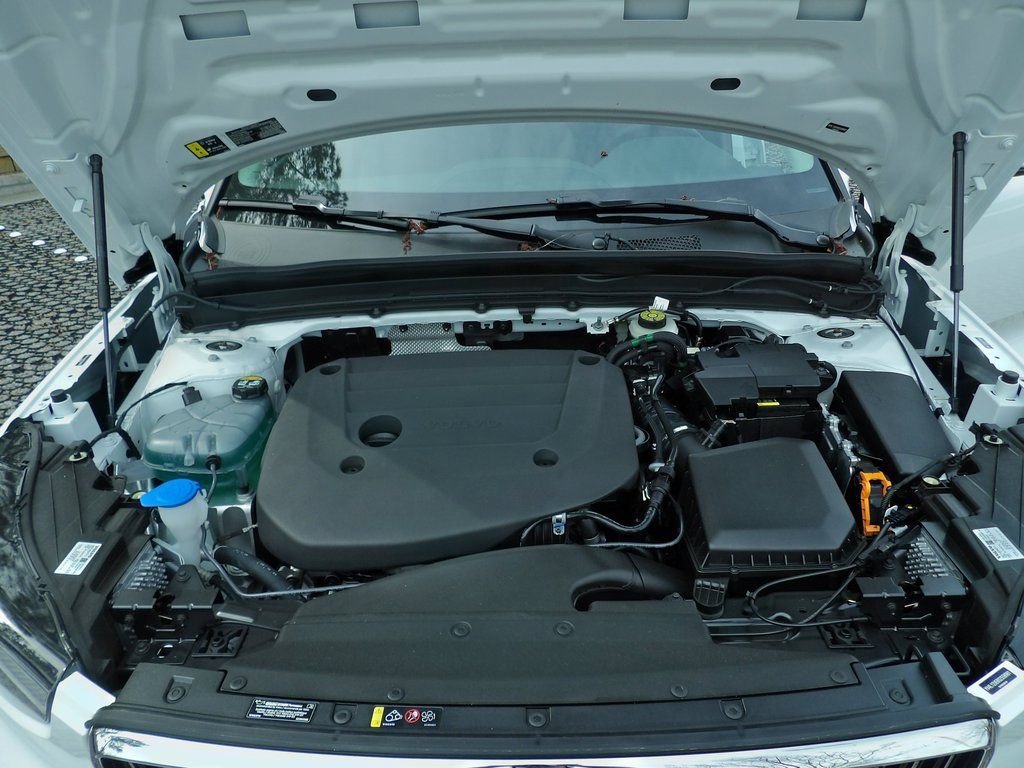 New 2025 Volvo XC40 B5 Plus w/ Climate Package image 28