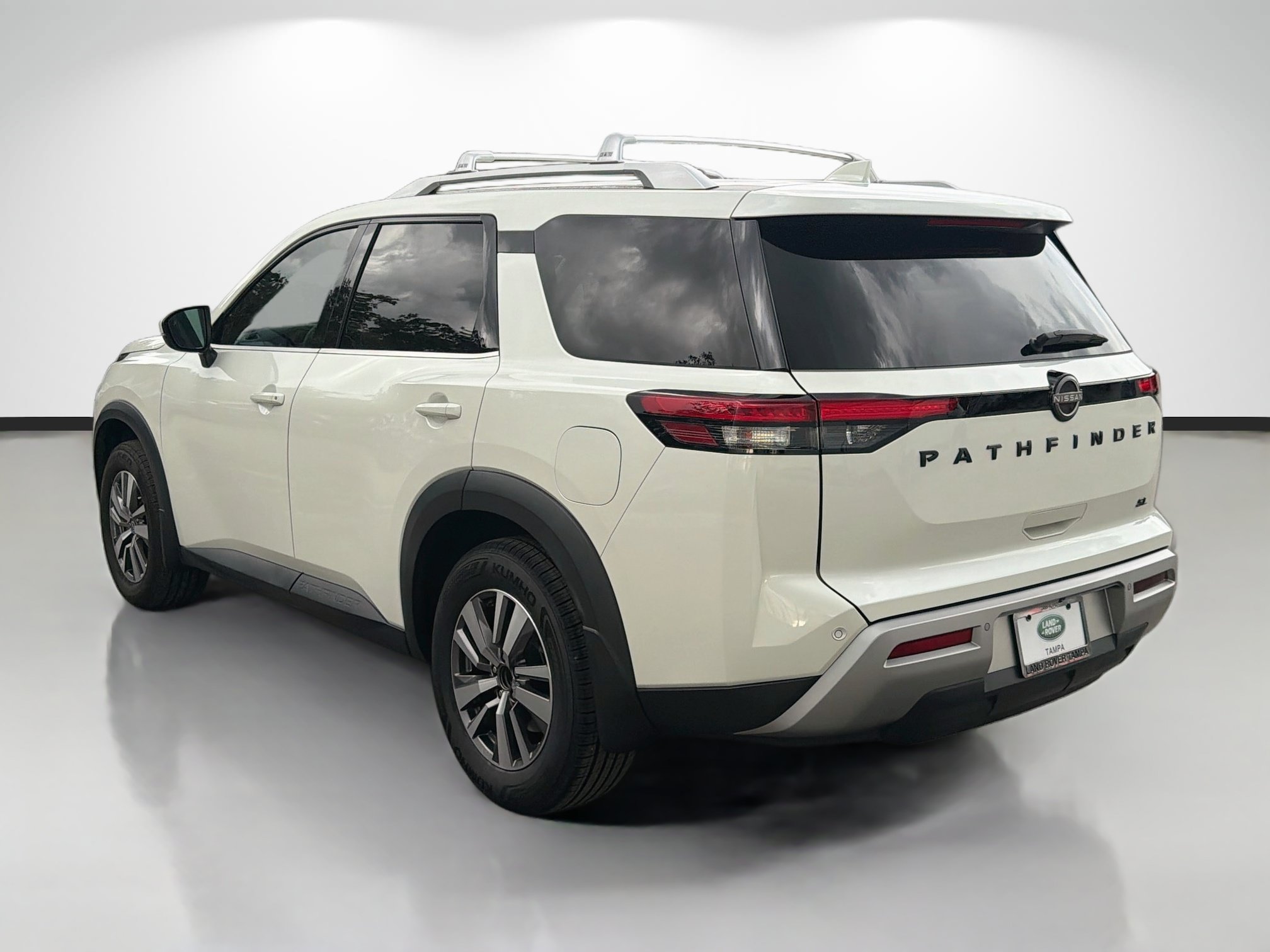 Used 2022 Nissan Pathfinder SL w/ SL Black Package FWD image 3