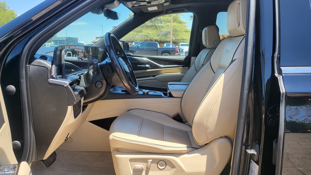 Used 2021 Cadillac Escalade Premium Luxury AWD/4WD image 30