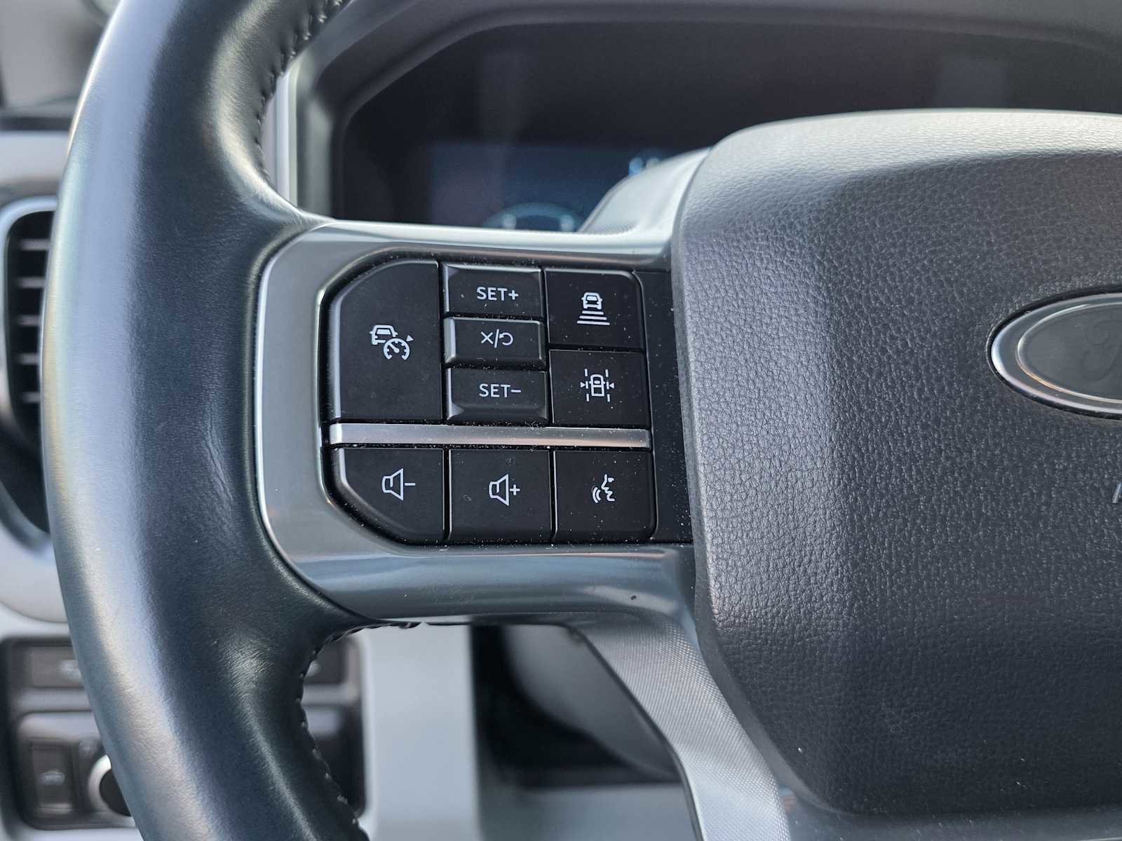 Used 2024 Ford F350 Limited w/ FX4 Off-Road Package image 37