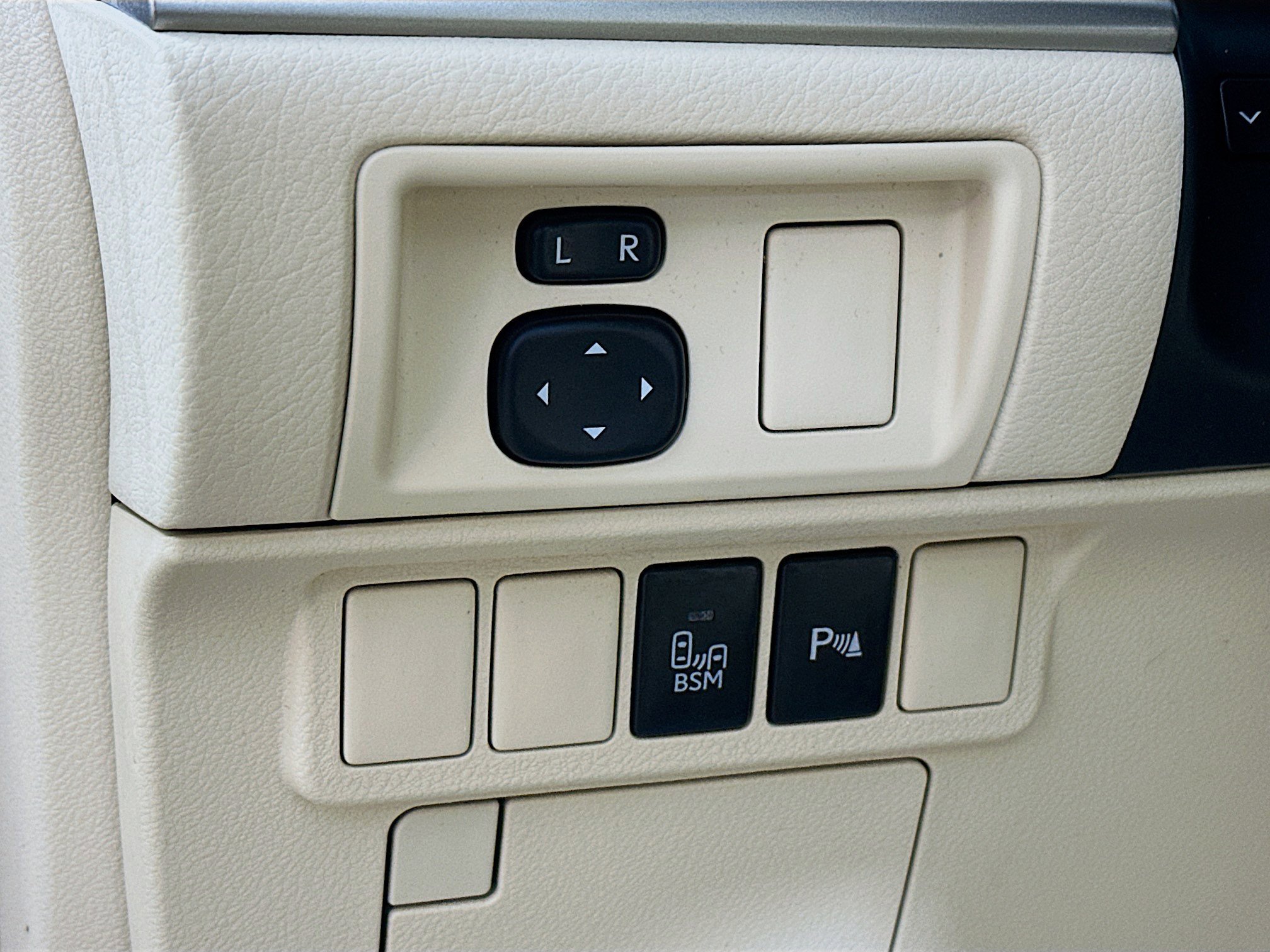 Used 2015 Lexus ES 300h image 10