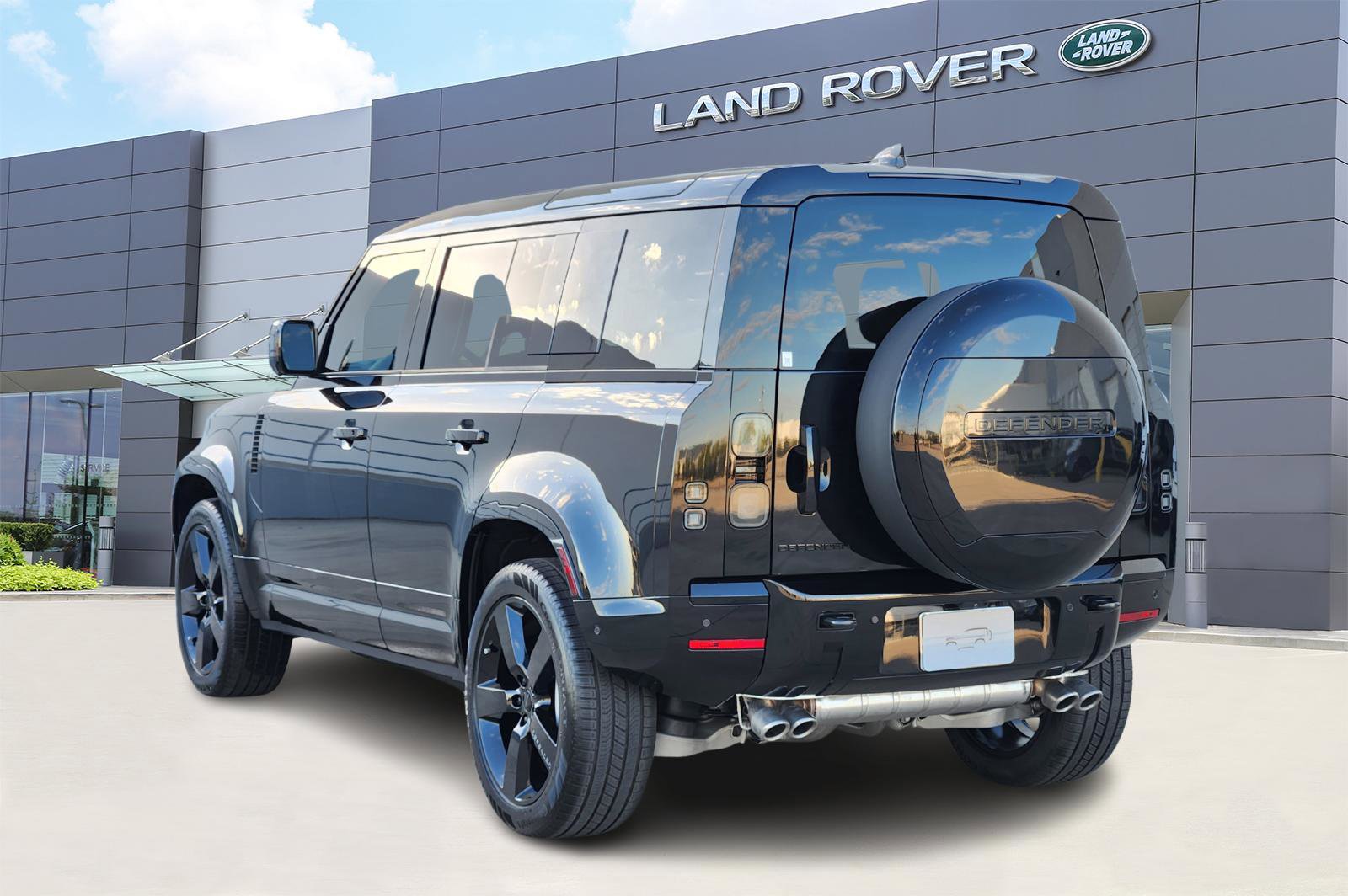 New 2026 Land Rover Defender 110 X-Dynamic SE image 4