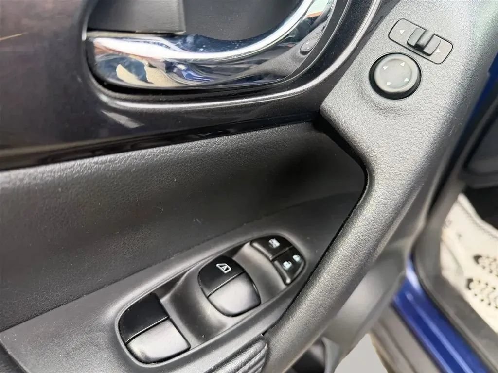 Used 2018 Nissan Rogue S FWD image 24