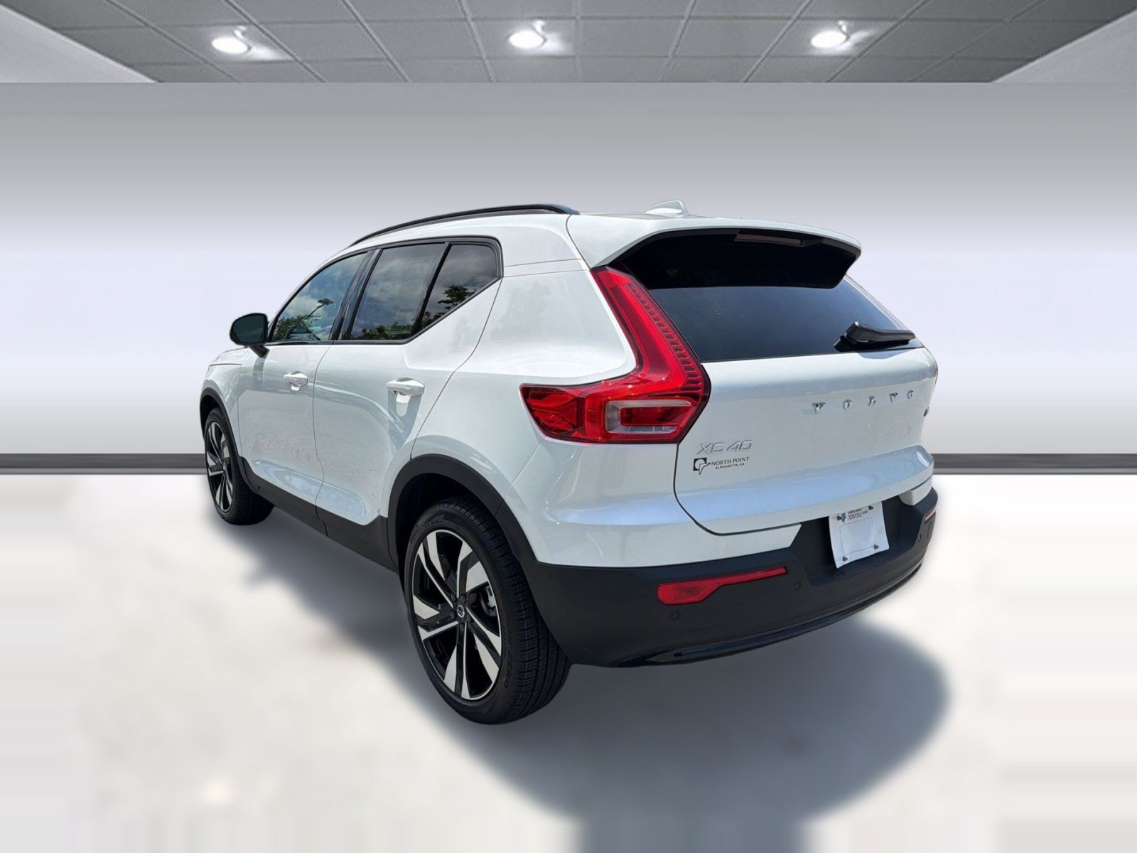 New 2026 Volvo XC40 B5 Ultra w/ Climate Package AWD/4WD image 3