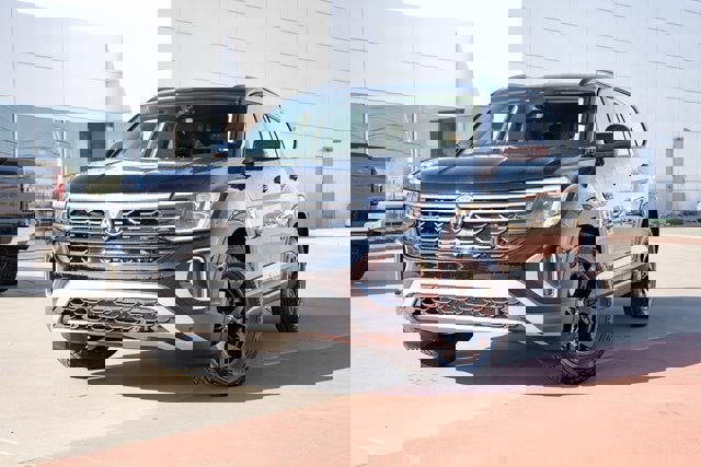New 2025 Volkswagen Atlas Peak Edition SE image 2
