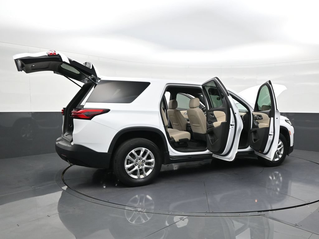 Used 2023 Chevrolet Traverse LS FWD image 27
