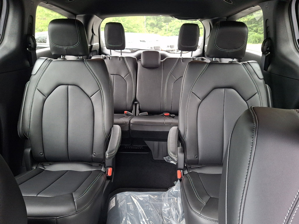 New 2027 Chrysler Pacifica Select AWD/4WD image 13