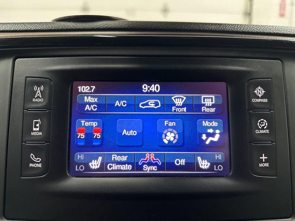Used 2017 Chrysler Pacifica Touring-L FWD image 33
