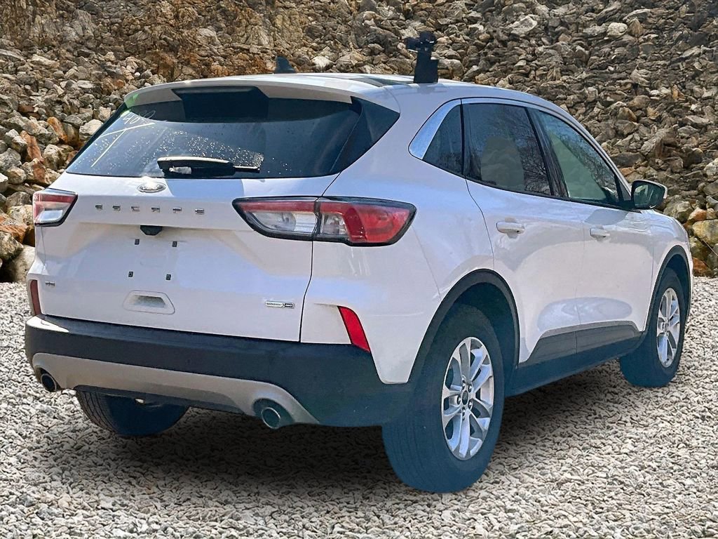 Used 2020 Ford Escape SE image 2