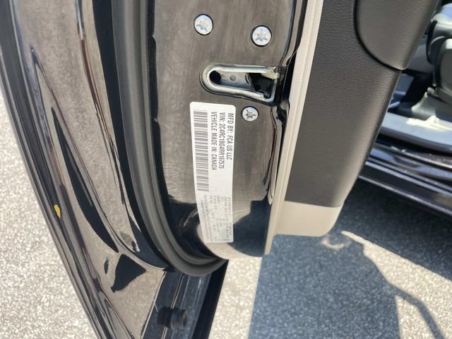 Used 2024 Chrysler Pacifica Touring-L FWD image 21