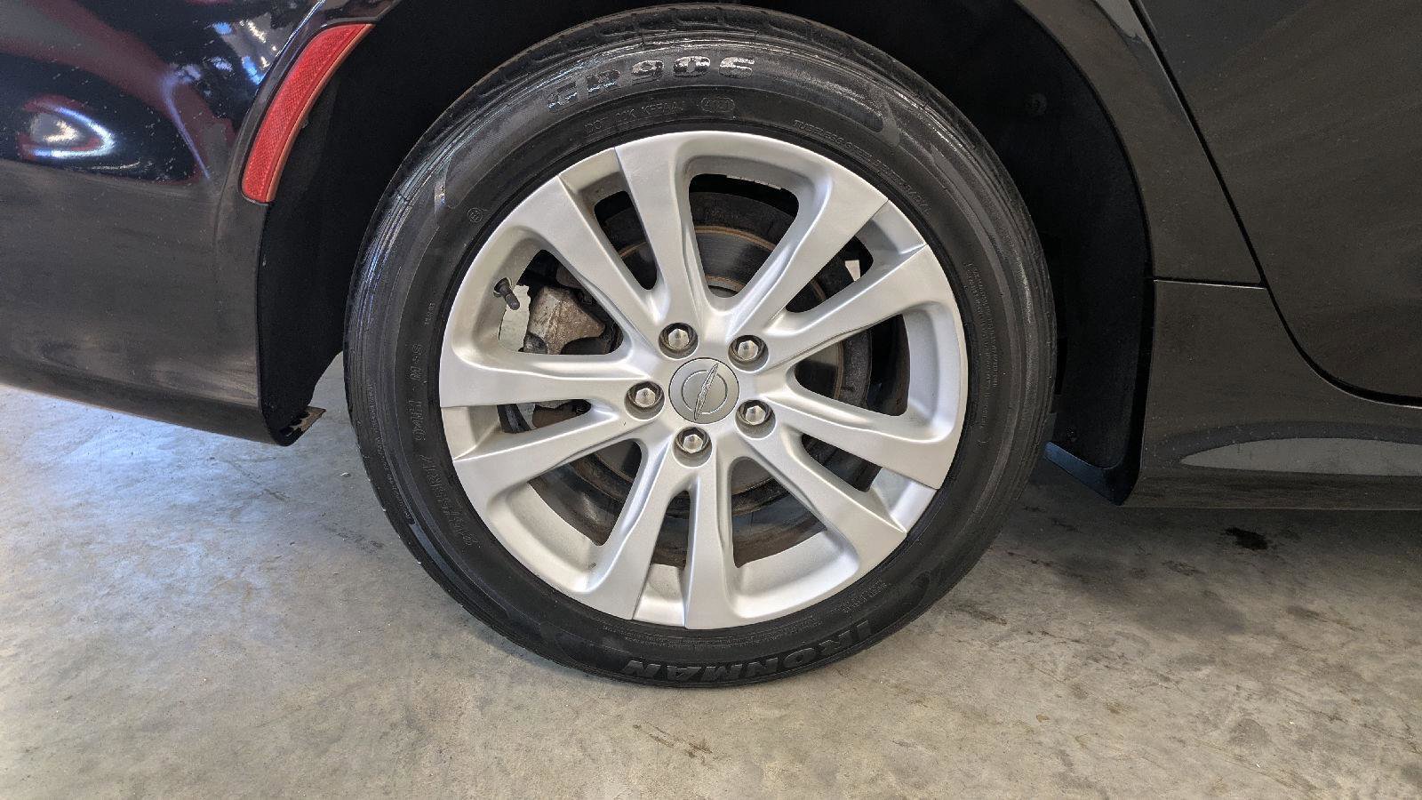 Used 2015 Chrysler 200 Limited image 38