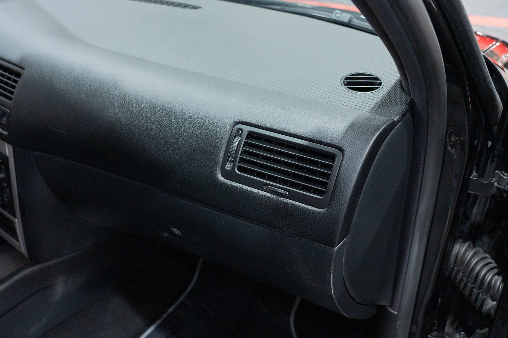 Used 2004 Volkswagen R32 AWD/4WD image 30