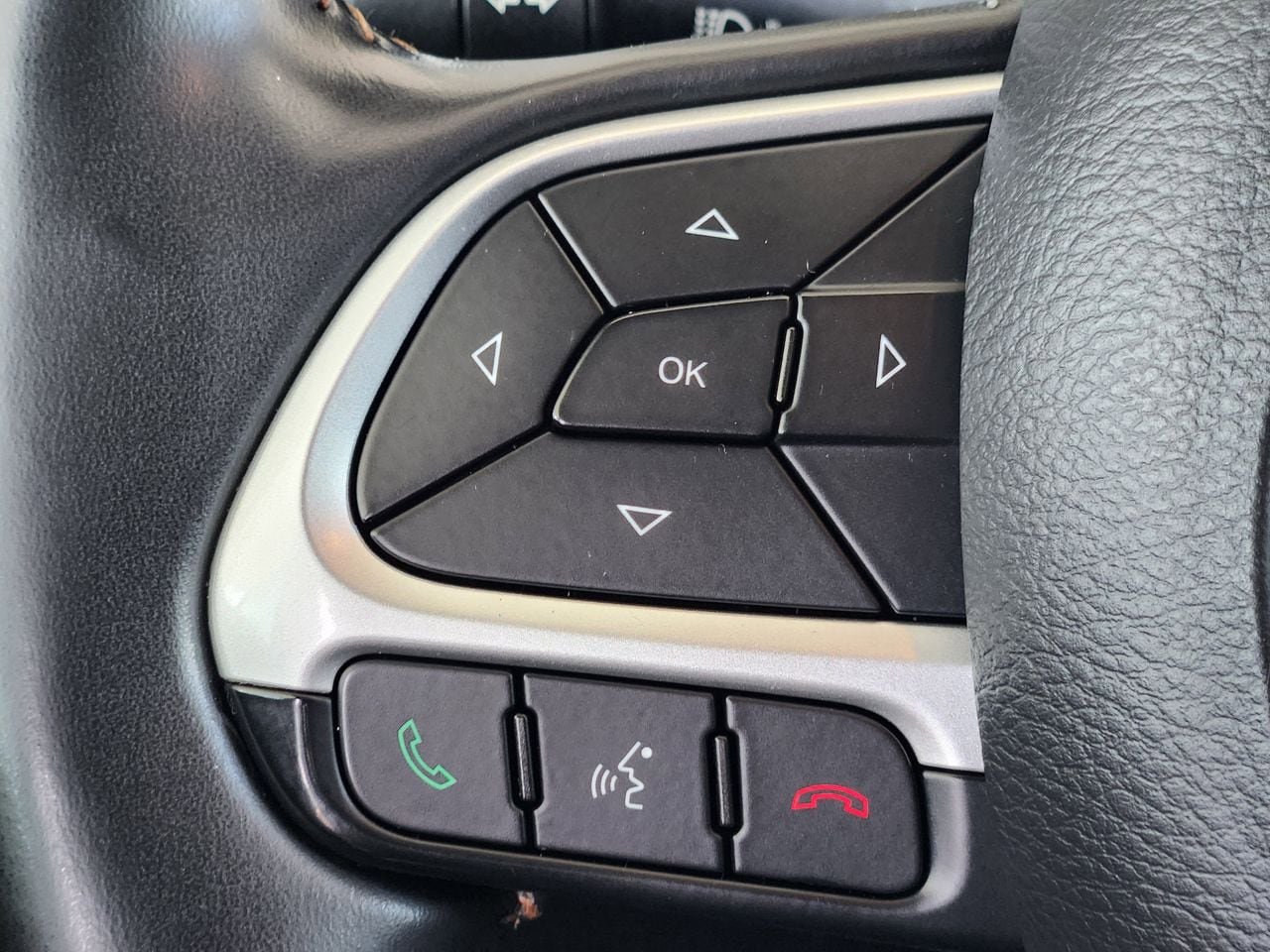 Used 2018 Jeep Compass Latitude AWD/4WD image 26