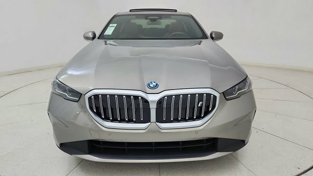 Used 2025 BMW i5 xDrive40 image 2