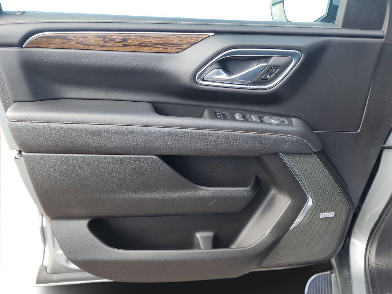 Used 2023 Chevrolet Suburban Premier image 18