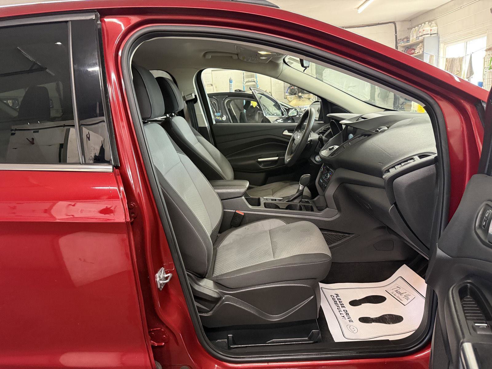Used 2017 Ford Escape SE w/ Equipment Group 201A AWD/4WD image 30