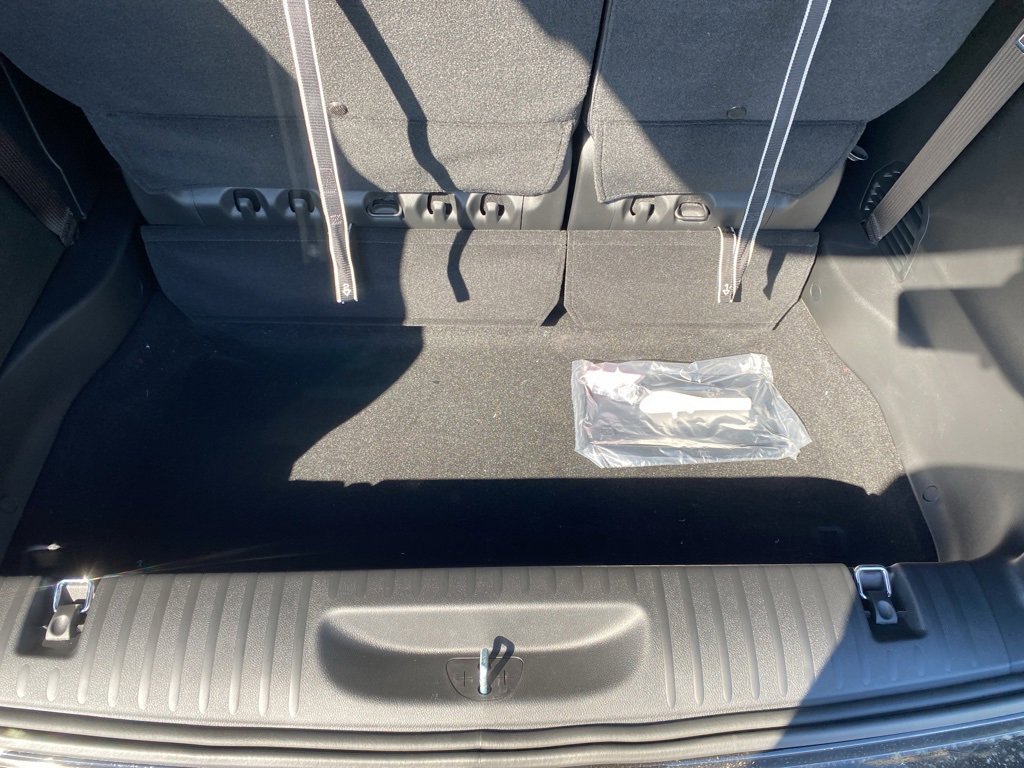 New 2026 Chrysler Pacifica Select w/ S Appearance Package image 14