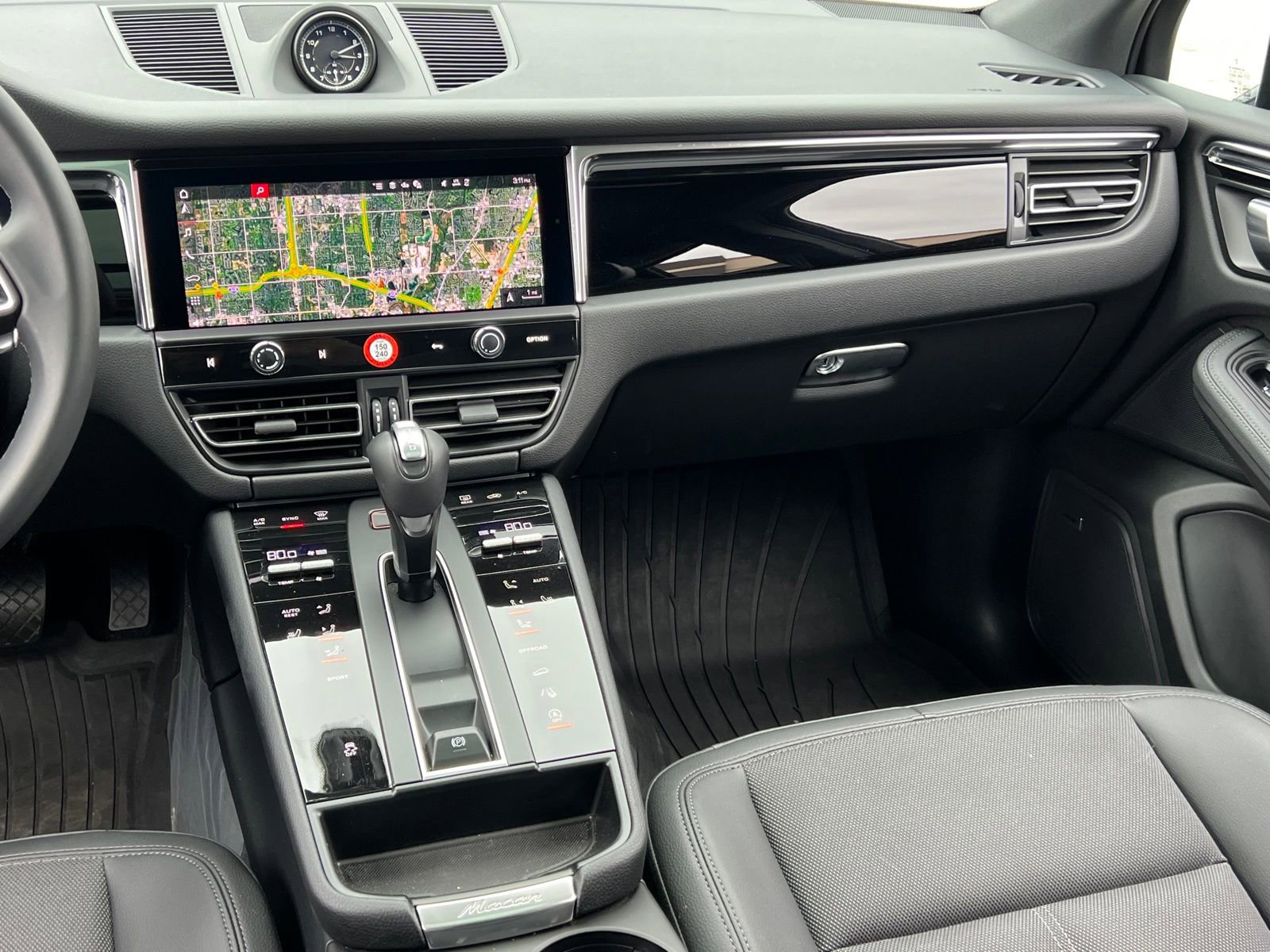 Certified 2025 Porsche Macan image 27