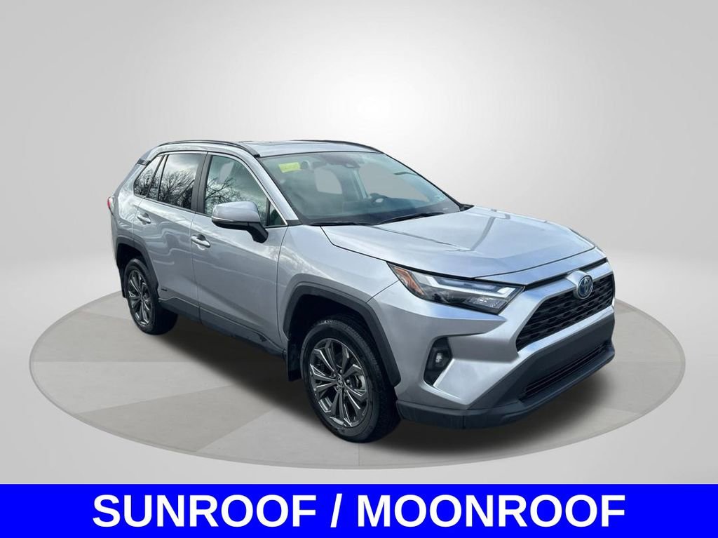 Used 2023 Toyota RAV4 XLE Premium image 3