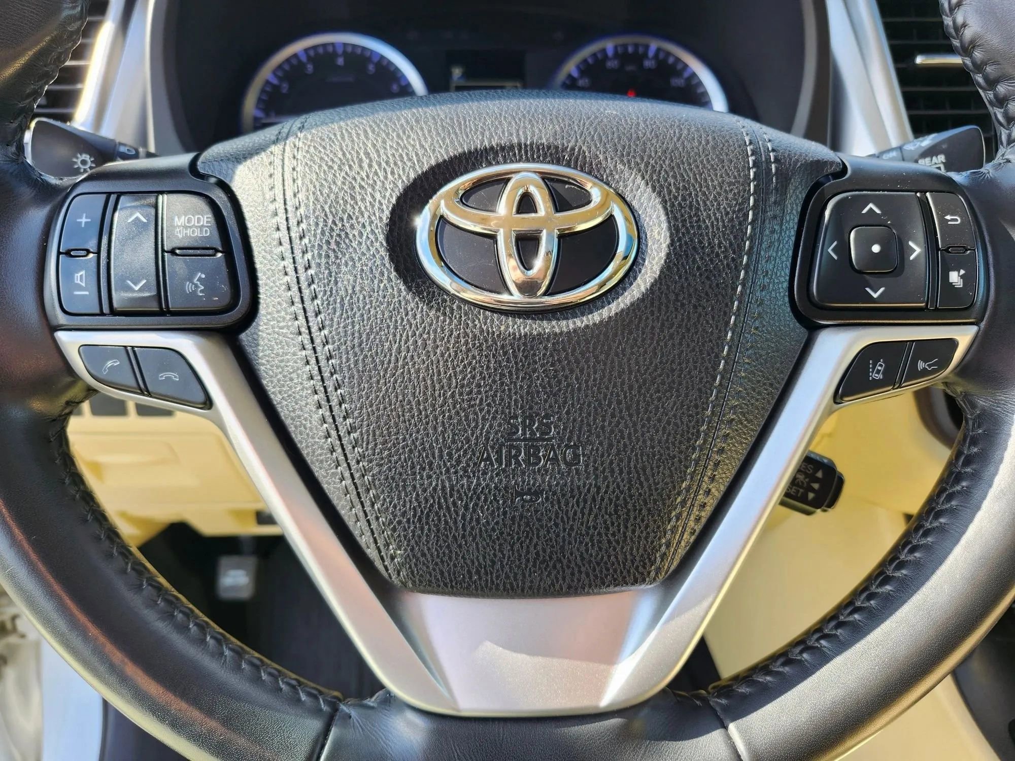 Used 2019 Toyota Highlander XLE AWD/4WD image 16