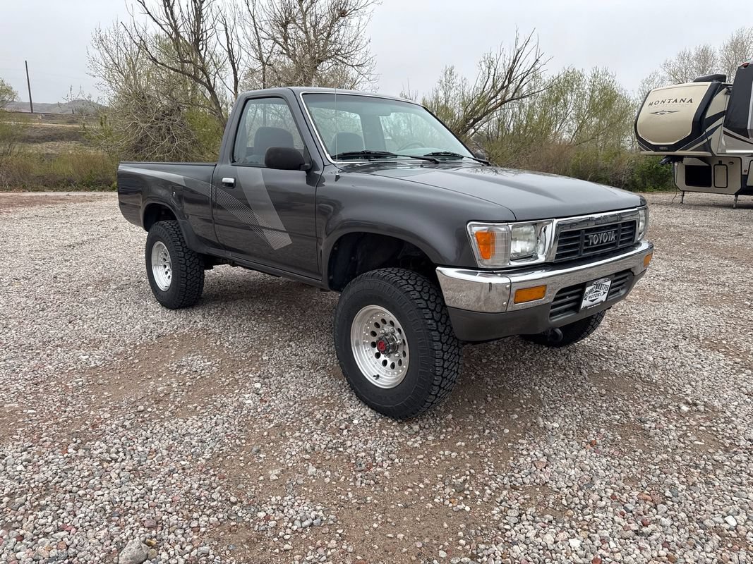 Used 1989 Toyota Pickup Deluxe AWD/4WD image 1