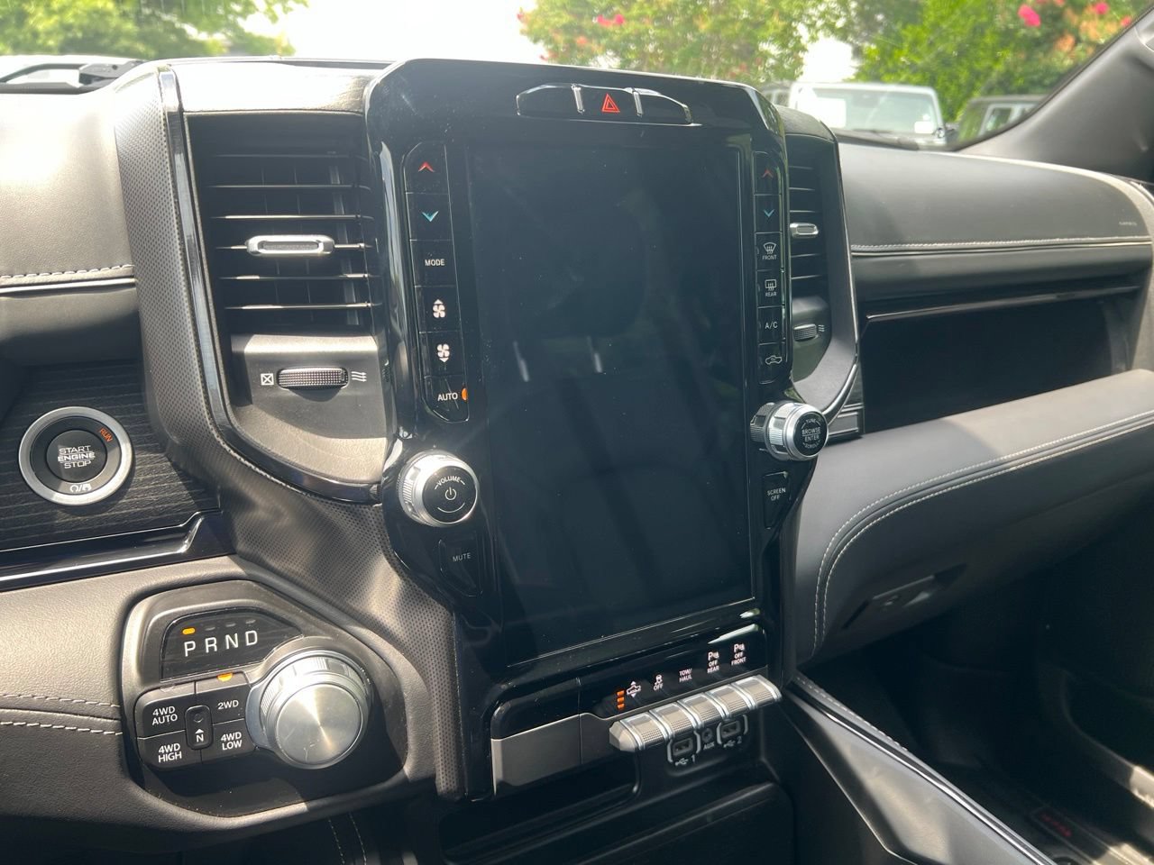 Used 2023 RAM 1500 Limited w/ Body Color Bumper Group AWD/4WD image 32