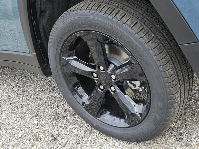 New 2026 Jeep Grand Cherokee Limited w/ Limited Altitude Package image 9