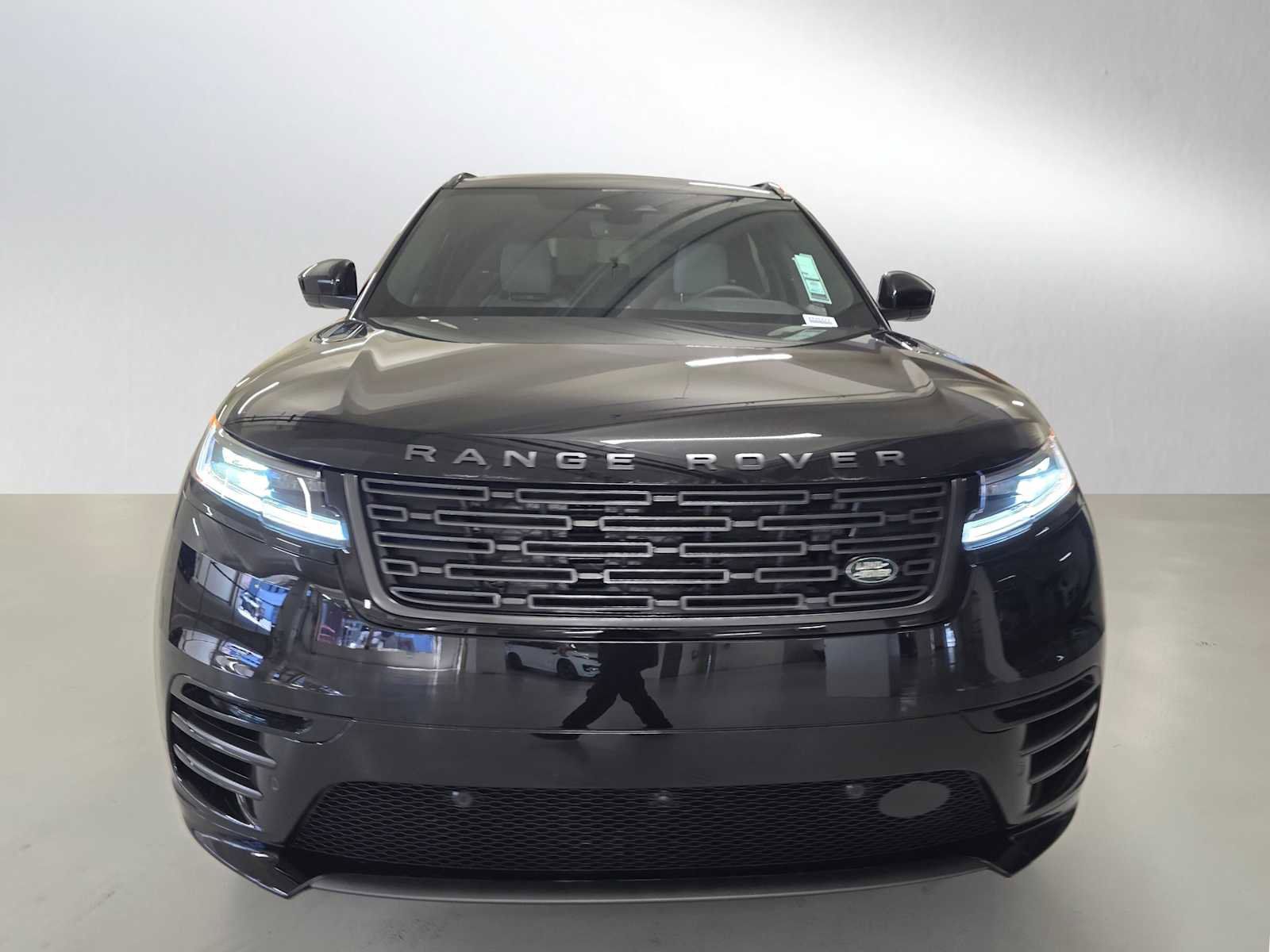 New 2026 Land Rover Range Rover Velar Dynamic SE image 2