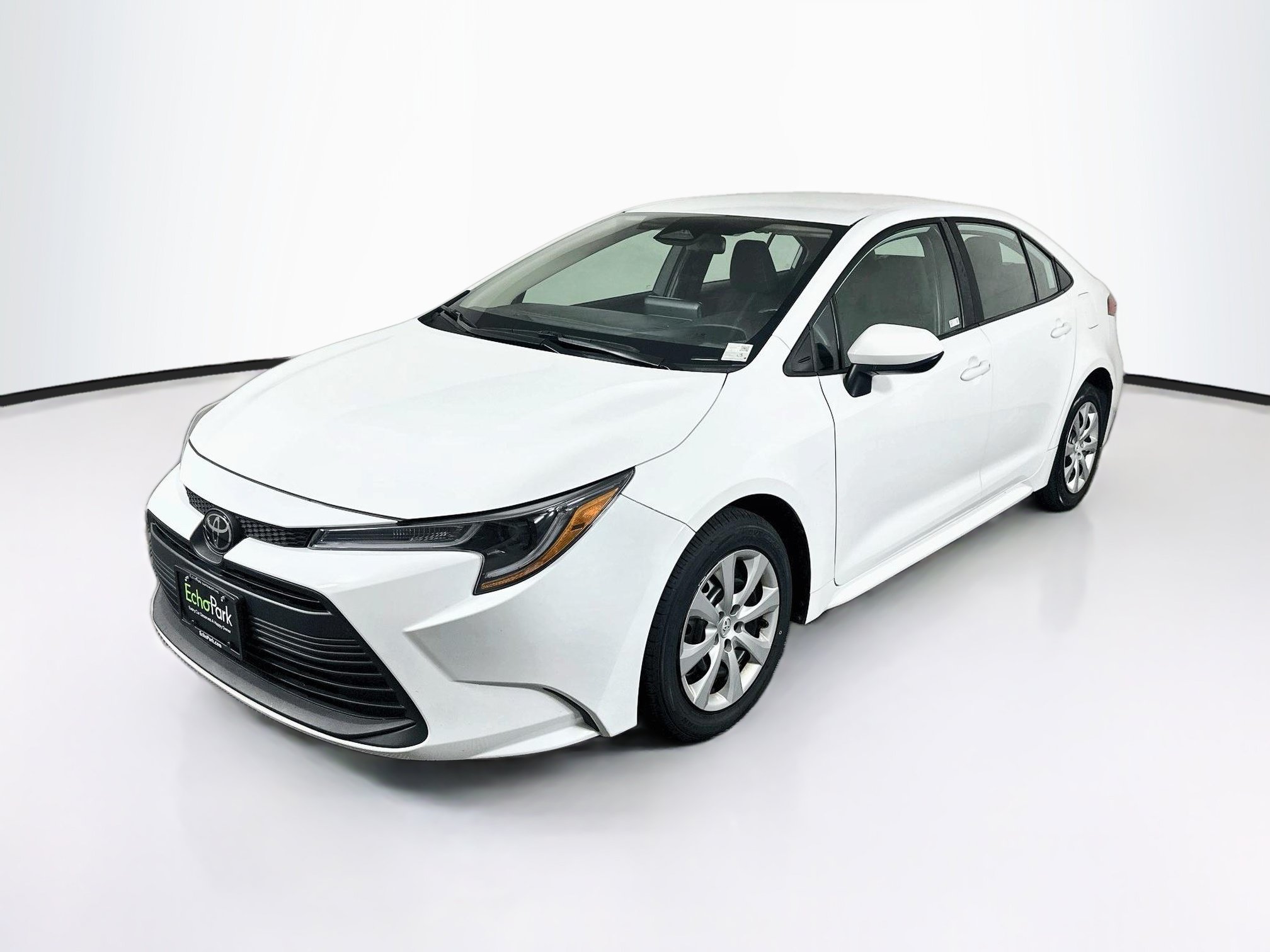 Used 2025 Toyota Corolla LE FWD image 3