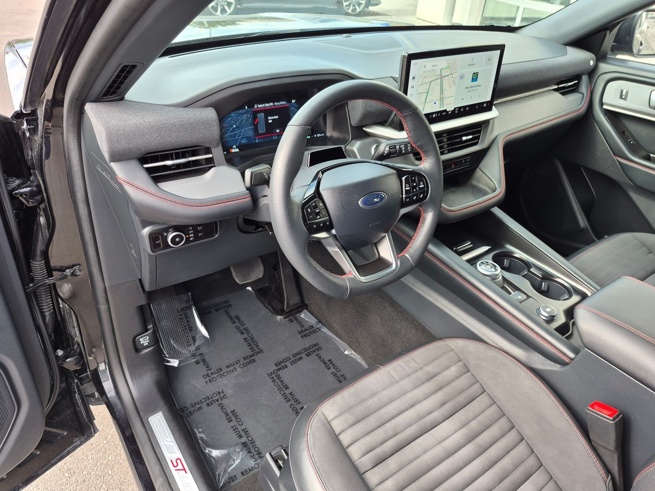 Used 2025 Ford Explorer ST-Line w/ ST-Line Street Pack AWD/4WD image 17