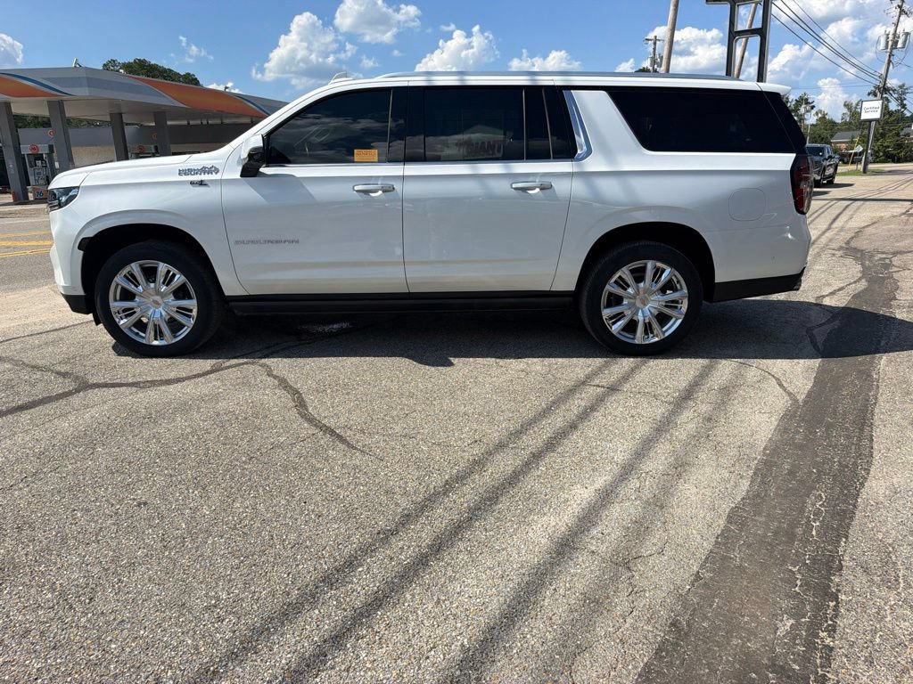 Used 2024 Chevrolet Suburban High Country w/ Advanced Technology Package AWD/4WD image 8