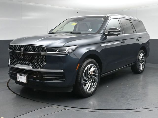 Certified 2025 Lincoln Navigator Reserve AWD/4WD image 3