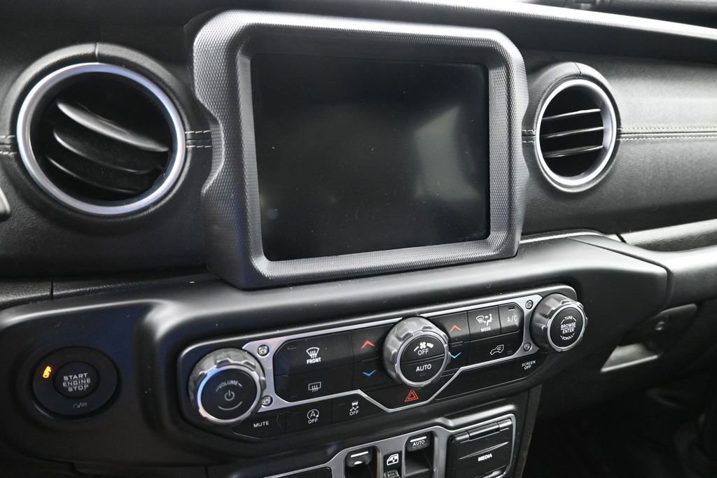 Used 2018 Jeep Wrangler Unlimited Sahara AWD/4WD image 17