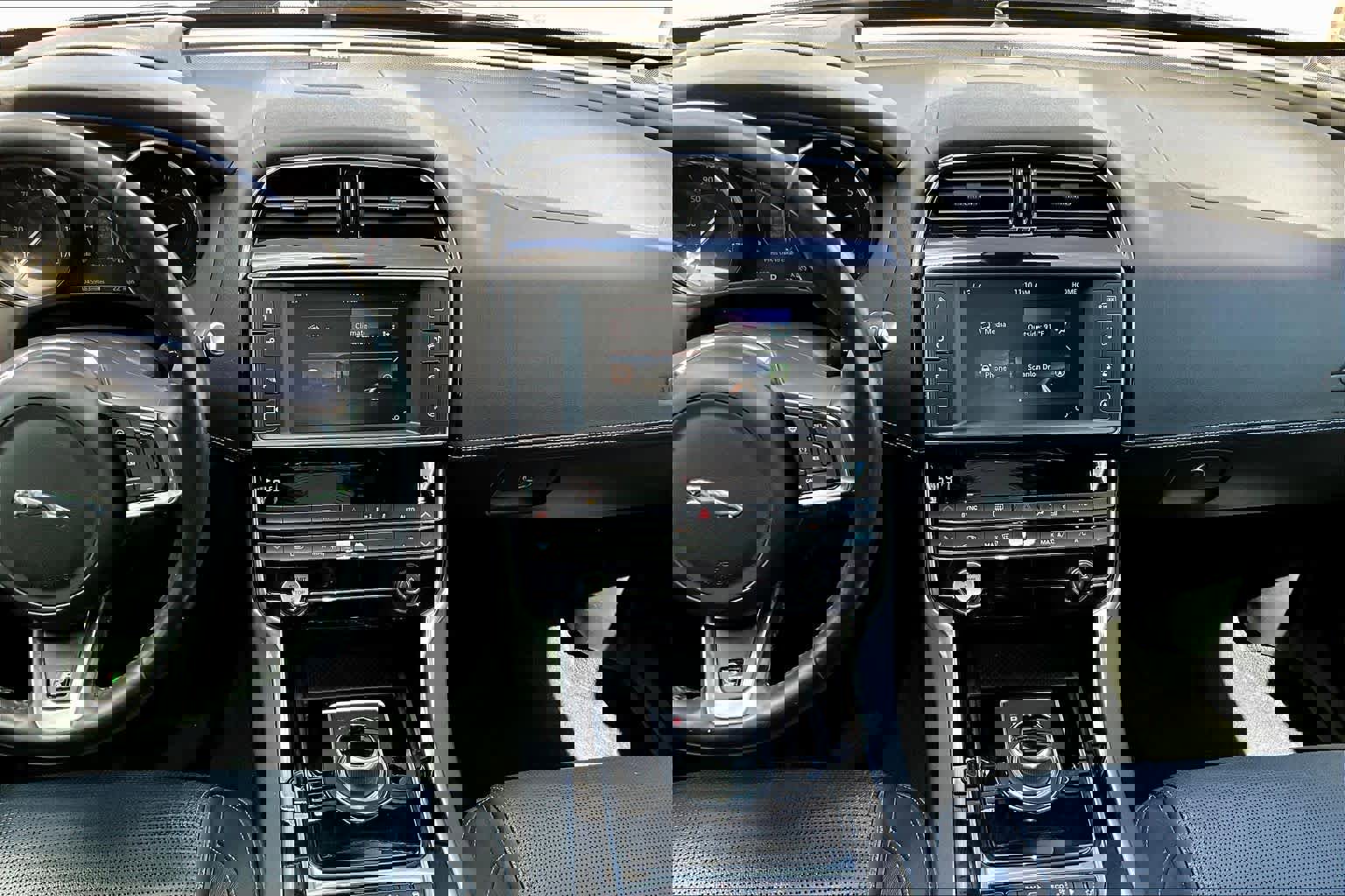 Used 2018 Jaguar XE R-Sport image 7