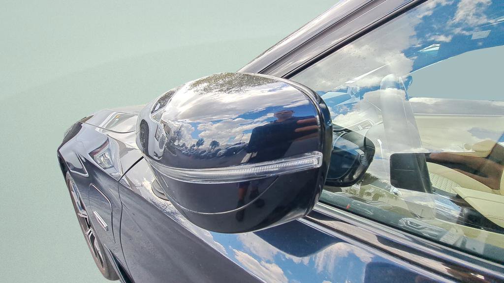 Used 2022 BMW 530e w/ M Sport Package image 4