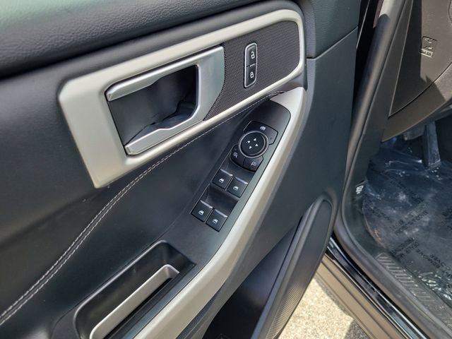Used 2022 Ford Explorer XLT w/ Equipment Group 202A AWD/4WD image 11