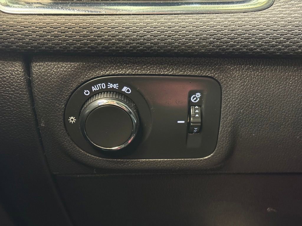 Used 2017 Chevrolet Cruze LS FWD image 26