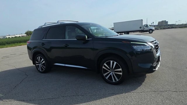 Used 2023 Nissan Pathfinder Platinum AWD/4WD image 9