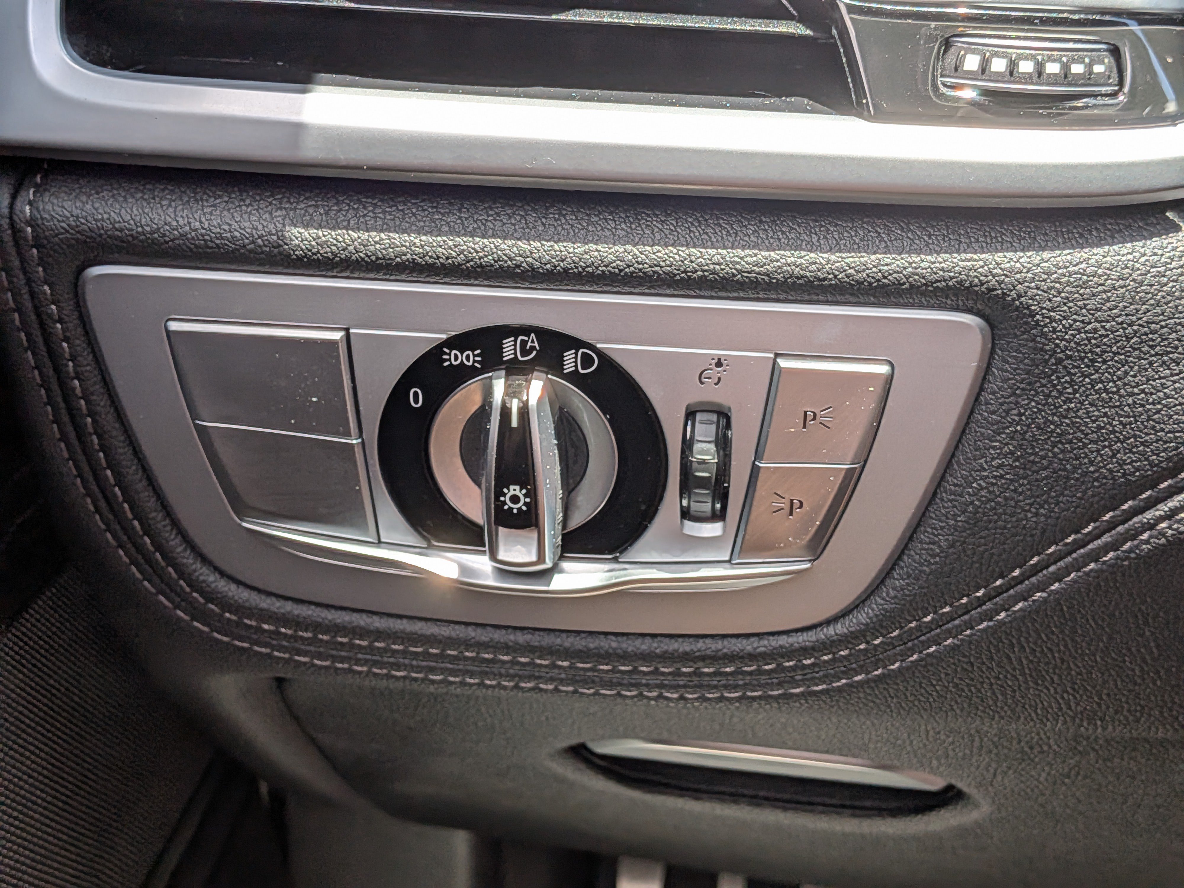 Used 2022 BMW 740i w/ M Sport Package RWD image 24