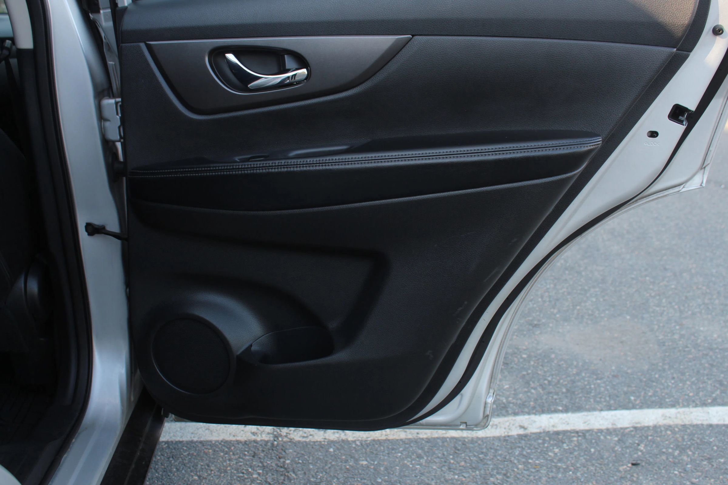 Used 2015 Nissan Rogue SV AWD/4WD image 16