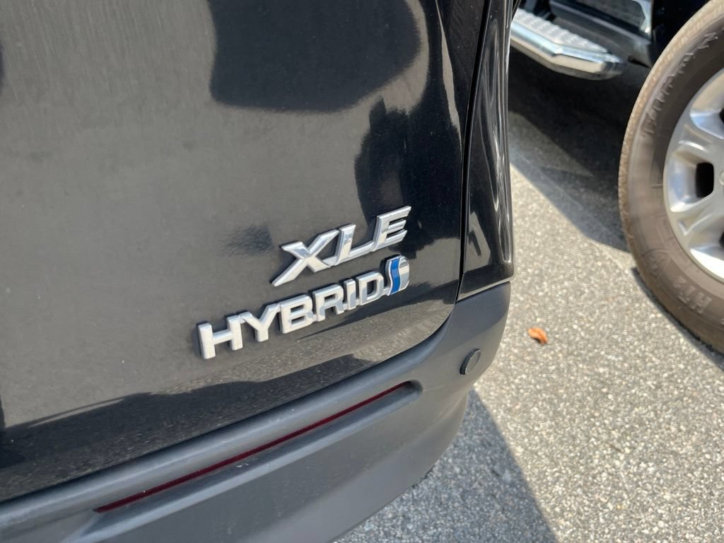 Used 2024 Toyota Sienna XLE FWD image 5